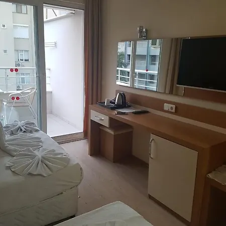 阿提拉大酒店 4* 阿拉尼亚