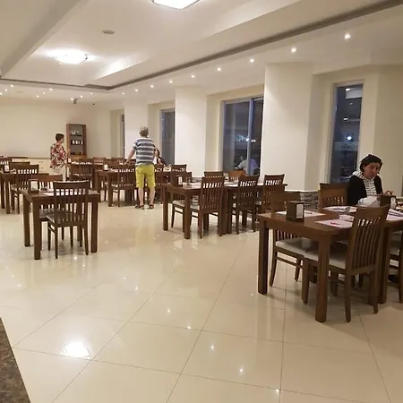 阿提拉大酒店 酒店