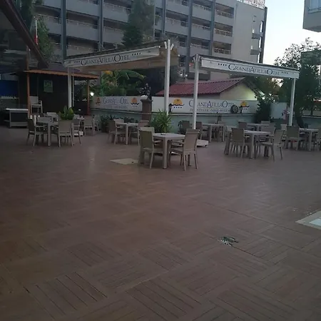 阿提拉大酒店 4* 阿拉尼亚